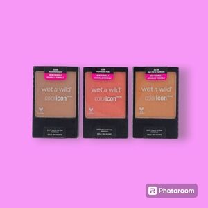 Wet n Wild Coloricon Rosé Champagne Pearlescent Pink Apri-Cot in the Middle